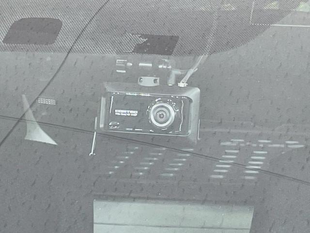 プリウス Ｓ　禁煙車　純正ＳＤナビ　Ｂｌｕｅｔｏｏｔｈ接続　バックカメラ　ＨＩＤヘッドライト　スマートキー　オートエアコン　ステアリングスイッチ　ドライブレコーダー　オートライト（6枚目）