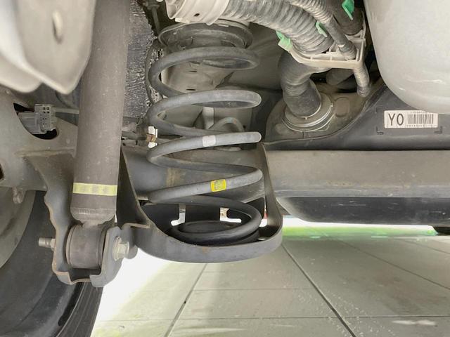 アクア Ｇ　ＳＤナビ　禁煙車　スマートキー　シートヒーター　ＥＴＣ　オートライト　オートエアコン　ＤＶＤ再生　フルセグ　革巻きステアリング　アームレスト　ステアリングスイッチ　盗難防止装置　プライバシーガラス（21枚目）