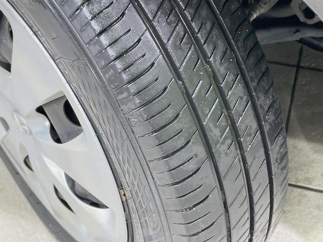 アクア Ｇ　ＳＤナビ　禁煙車　スマートキー　シートヒーター　ＥＴＣ　オートライト　オートエアコン　ＤＶＤ再生　フルセグ　革巻きステアリング　アームレスト　ステアリングスイッチ　盗難防止装置　プライバシーガラス（24枚目）