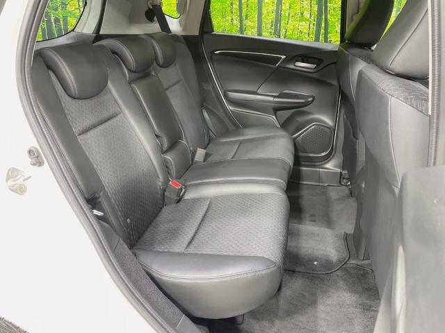 フィットハイブリッド Ｌパッケージ　ＳＤナビ　バックカメラ　禁煙車　スマートキー　ＬＥＤヘッド　ＥＴＣ　クルーズコントロール　オートライト　オートエアコン　Ｂｌｕｅｔｏｏｔｈ　ＣＤ　ＤＶＤ　盗難防止装置（9枚目）