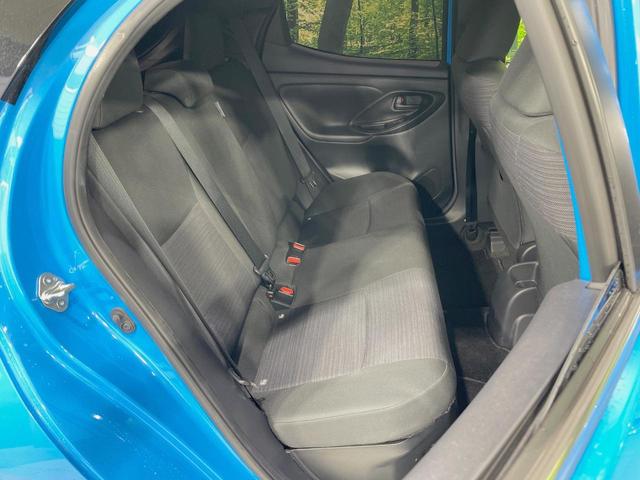 ヤリス ハイブリッドＺ　純正８型ディスプレイ　パノラミックビューモニター　禁煙車　セーフティセンス　レーダークルーズ　ブラインドスポットモニター　Ｂｌｕｅｔｏｏｔｈ再生　ＥＴＣ　ＬＥＤヘッドライト　スマートキー（9枚目）