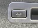 【パワーバックドア】スマートキーや運転席のボタンを押すだけでリアゲートが自動で開閉します!荷物を持っている時や、高い位置にあるバックドアを閉める際に便利な機能です♪
