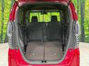後席を格納すると、これだけの広さが！シーンに合わせたシートアレンジで、大きな荷物も積むことが出来ます♪