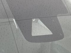 【トヨタセーフティセンス】走行中に前方の車両等を認識し、衝突しそうな時は警報とブレーキで衝突回避と被害軽減をアシスト。より安全にドライブをお楽しみいただけます。 5