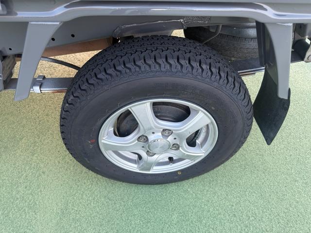 ミニキャブトラック 　トラック６６０Ｖタイプ　エアコン付　タイミングベルト交換済み　タイヤ交換済み　ウォーターポンプ交換済み　全塗装　エアコン　パワステ　マニュアル　ラジオ（22枚目）