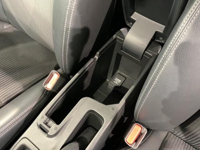フィットハイブリッド Ｌホンダセンシング　いまコレ＋新品マット付ＨｏｎｄａＳＥＮＳＩＮＧ　誤発進抑制　横滑り防止　ドライブレコーダー　カーテンエアバッグ　セキュリティーアラーム　地デジＴＶ　パワーステアリング　ナビＴＶ　ＤＶＤ再生　記録簿（27枚目）