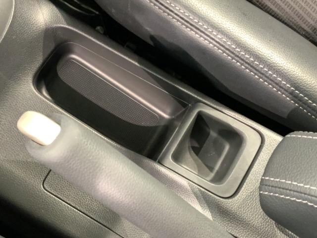 フィットハイブリッド Ｌホンダセンシング　いまコレ＋新品マット付ＨｏｎｄａＳＥＮＳＩＮＧ　誤発進抑制　横滑り防止　ドライブレコーダー　カーテンエアバッグ　セキュリティーアラーム　地デジＴＶ　パワーステアリング　ナビＴＶ　ＤＶＤ再生　記録簿（28枚目）