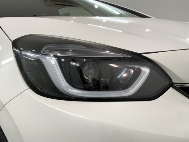 フィット e:HEVホーム HSENSING 新車保証 試乗車 ワンオ-ナ- 前後誤発進抑制機能 助手席エアバッグ 運転席エアバッグ 1オナ LEDライト USB接続 バックカメラ ABS サイドエアバッグ フルセグTV 記録簿(8枚目)