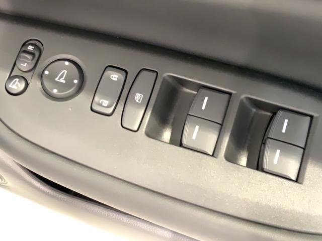 フィット e:HEVホーム HSENSING 新車保証 試乗車 ワンオ-ナ- 前後誤発進抑制機能 助手席エアバッグ 運転席エアバッグ 1オナ LEDライト USB接続 バックカメラ ABS サイドエアバッグ フルセグTV 記録簿(15枚目)