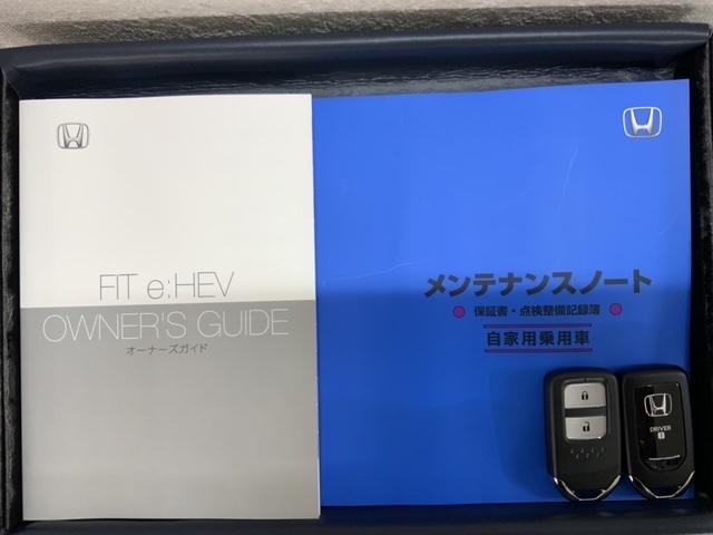 フィット e:HEVホーム HSENSING 新車保証 試乗車 ワンオ-ナ- 前後誤発進抑制機能 助手席エアバッグ 運転席エアバッグ 1オナ LEDライト USB接続 バックカメラ ABS サイドエアバッグ フルセグTV 記録簿(16枚目)