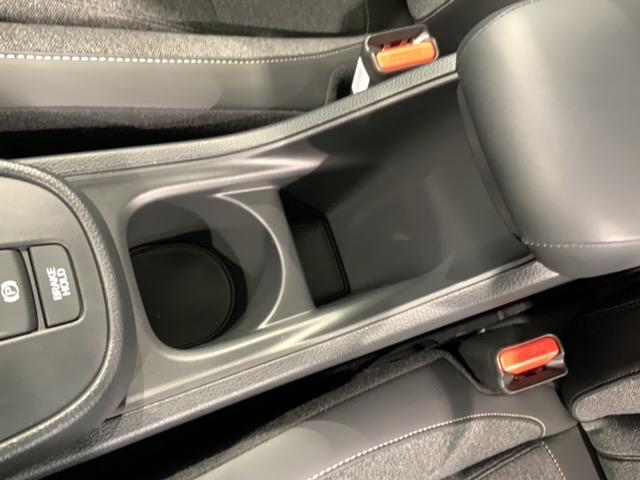 フィット e:HEVホーム HSENSING 新車保証 試乗車 ワンオ-ナ- 前後誤発進抑制機能 助手席エアバッグ 運転席エアバッグ 1オナ LEDライト USB接続 バックカメラ ABS サイドエアバッグ フルセグTV 記録簿(28枚目)