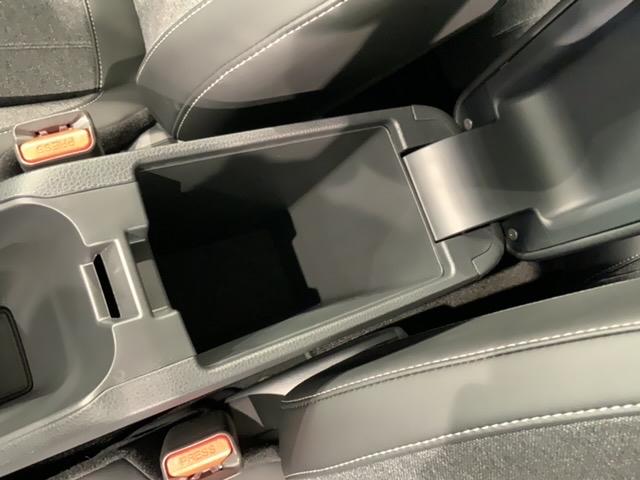 フィット e:HEVホーム HSENSING 新車保証 試乗車 ワンオ-ナ- 前後誤発進抑制機能 助手席エアバッグ 運転席エアバッグ 1オナ LEDライト USB接続 バックカメラ ABS サイドエアバッグ フルセグTV 記録簿(29枚目)