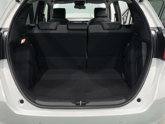 フィット e:HEVホーム HSENSING 新車保証 試乗車 ワンオ-ナ- 前後誤発進抑制機能 助手席エアバッグ 運転席エアバッグ 1オナ LEDライト USB接続 バックカメラ ABS サイドエアバッグ フルセグTV 記録簿(36枚目)