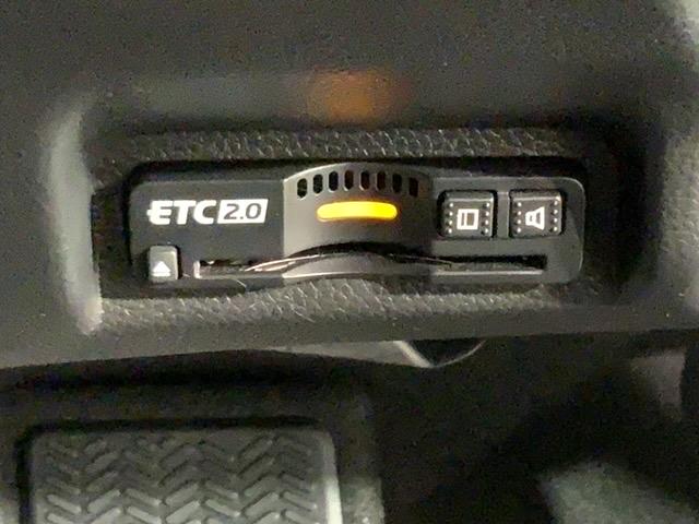 ヴェゼル ｅ：ＨＥＶＺ　ＨＳＥＮＳＩＮＧ　最長５年保証　ワンオーナ－　純正ナビ　ＴＶ　Ｒカメラ　ＢＴオーディオ　ＥＴＣ　ＬＥＤライト　フォグライト　ＶＳＡ　シ－トヒ－タ－　クルコン　アルミ　スマ－トキ－　盗難防止装置　１オナ（12枚目）