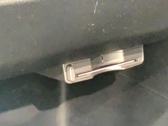 Ｎ－ＯＮＥ プレミアムツアラー　２ト－ン　１年保証　ワンオーナー　ナビＶＸＭ－１２８ＶＳＸｉ　ＴＶ　Ｒカメラ　ＤＶＤ　ＥＴＣ　ＨＩＤ　ＶＳＡ　アルミ　フォグ　ベンチシート　ドアバイザー　スマートキー　盗難防止装置　整備記録簿　ＡＡＣ（10枚目）