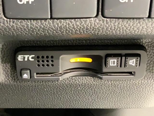 フリードハイブリッド ハイブリッド・Ｇホンダセンシング　４ＷＤ　１年保証　ワンオ－ナ－　純正ナビ　ＴＶ　Ｒカメラ　ＢＴオーディオ　ＤＶＤ　ＥＴＣ　ＬＥＤライト　フォグライト　ＶＳＡ　両側電動　クルコン　アルミ　スマ－トキ－　整備記録簿　ドアバイザ－　禁煙（12枚目）