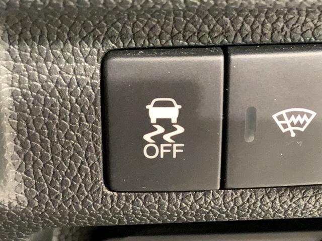 フリードハイブリッド ハイブリッド・Ｇホンダセンシング　４ＷＤ　１年保証　ワンオ－ナ－　純正ナビ　ＴＶ　Ｒカメラ　ＢＴオーディオ　ＤＶＤ　ＥＴＣ　ＬＥＤライト　フォグライト　ＶＳＡ　両側電動　クルコン　アルミ　スマ－トキ－　整備記録簿　ドアバイザ－　禁煙（14枚目）