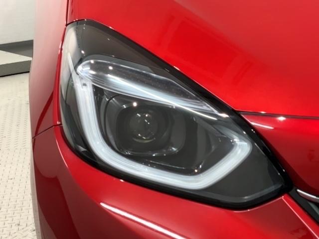 フィット ｅ：ＨＥＶホーム　Ｈ　ＳＥＮＳＩＮＧ　新車保証　試乗車　ワンオ－ナ－　純正ナビ　ＴＶ　Ｒカメラ　ＢＴオ－ディオ　ＥＴＣ　ＬＥＤライト　ＶＳＡ　スマ－トキ－　スペアキー　盗難防止装置　整備記録簿　ＡＡＣ　Ｗエアバッグ（8枚目）