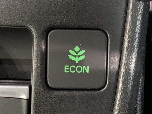 フィット ｅ：ＨＥＶホーム　Ｈ　ＳＥＮＳＩＮＧ　新車保証　試乗車　ワンオ－ナ－　純正ナビ　ＴＶ　Ｒカメラ　ＢＴオ－ディオ　ＥＴＣ　ＬＥＤライト　ＶＳＡ　スマ－トキ－　スペアキー　盗難防止装置　整備記録簿　ＡＡＣ　Ｗエアバッグ（15枚目）