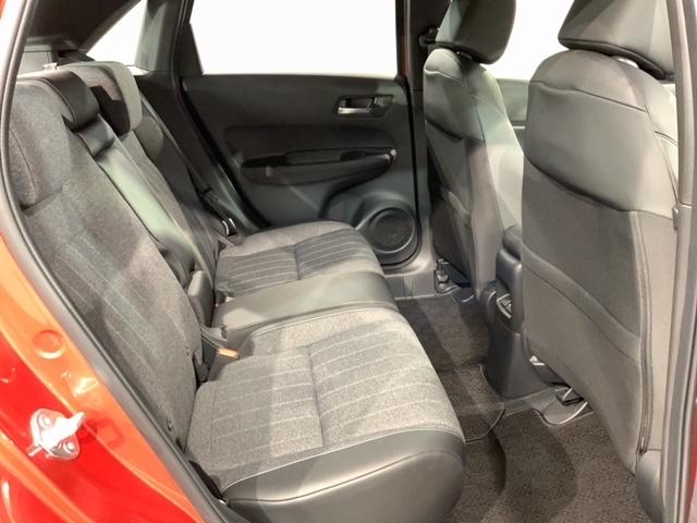 フィット ｅ：ＨＥＶホーム　Ｈ　ＳＥＮＳＩＮＧ　新車保証　試乗車　ワンオ－ナ－　純正ナビ　ＴＶ　Ｒカメラ　ＢＴオ－ディオ　ＥＴＣ　ＬＥＤライト　ＶＳＡ　スマ－トキ－　スペアキー　盗難防止装置　整備記録簿　ＡＡＣ　Ｗエアバッグ（18枚目）