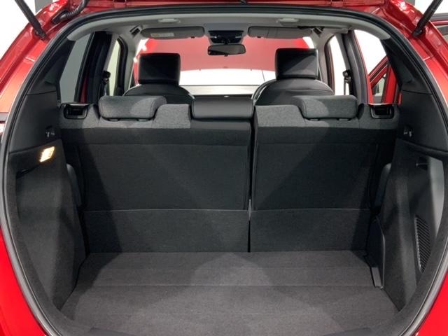 フィット ｅ：ＨＥＶホーム　Ｈ　ＳＥＮＳＩＮＧ　新車保証　試乗車　ワンオ－ナ－　純正ナビ　ＴＶ　Ｒカメラ　ＢＴオ－ディオ　ＥＴＣ　ＬＥＤライト　ＶＳＡ　スマ－トキ－　スペアキー　盗難防止装置　整備記録簿　ＡＡＣ　Ｗエアバッグ（36枚目）