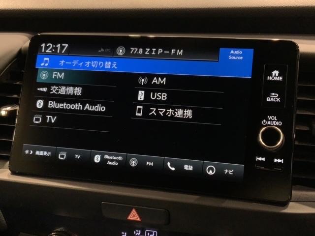 フィット ｅ：ＨＥＶホーム　Ｈ　ＳＥＮＳＩＮＧ　新車保証　試乗車　ワンオ－ナ－　純正ナビ　ＴＶ　Ｒカメラ　ＢＴオ－ディオ　ＥＴＣ　ＬＥＤライト　ＶＳＡ　スマ－トキ－　スペアキー　盗難防止装置　整備記録簿　ＡＡＣ　Ｗエアバッグ（39枚目）