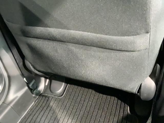 フィットハイブリッド Ｆパッケージ　保証付　ワンオ－ナ－　ナビＶＸＭ－１５２ＶＦｉ　ＴＶ　Ｒカメラ　ＣＤ録音　ＢＴオ－ディオ　ＤＶＤ　ＥＴＣ　ＶＳＡ　アルミ　スマ－トキ－　スペアキー　盗難防止装置　整備記録簿　ＡＡＣ　Ｗエアバッグ（29枚目）