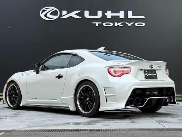 ８６ ＧＴ　ＫＵＨＬ０１Ｒ－ＧＴフルエアロ／ＫＵＨＬ４テールマフラー／ＴＥＩＮ車高調整式サス／ＷＯＲＫ　ＥＭＯＴＩＯＮ１８インチＡＷ／前後型ドライブレコーダー／７インチフルセグＳＤナビ／レーダー探知機（6枚目）