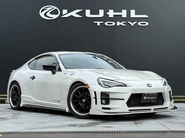 ８６ ＧＴ　ＫＵＨＬ０１Ｒ－ＧＴフルエアロ／ＫＵＨＬ４テールマフラー／ＴＥＩＮ車高調整式サス／ＷＯＲＫ　ＥＭＯＴＩＯＮ１８インチＡＷ／前後型ドライブレコーダー／７インチフルセグＳＤナビ／レーダー探知機（10枚目）