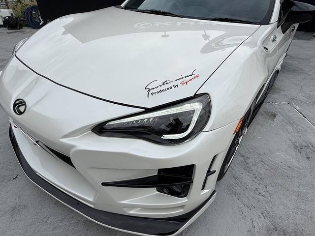 ８６ ＧＴ　ＫＵＨＬ０１Ｒ－ＧＴフルエアロ／ＫＵＨＬ４テールマフラー／ＴＥＩＮ車高調整式サス／ＷＯＲＫ　ＥＭＯＴＩＯＮ１８インチＡＷ／前後型ドライブレコーダー／７インチフルセグＳＤナビ／レーダー探知機（12枚目）