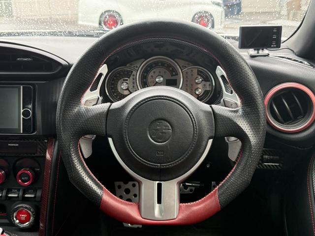 ８６ ＧＴ　ＫＵＨＬ０１Ｒ－ＧＴフルエアロ／ＫＵＨＬ４テールマフラー／ＴＥＩＮ車高調整式サス／ＷＯＲＫ　ＥＭＯＴＩＯＮ１８インチＡＷ／前後型ドライブレコーダー／７インチフルセグＳＤナビ／レーダー探知機（24枚目）