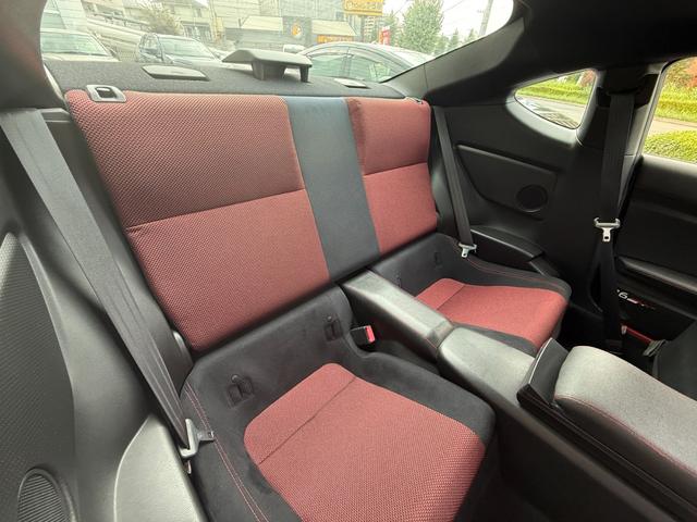 ８６ ＧＴ　ＫＵＨＬ０１Ｒ－ＧＴフルエアロ／ＫＵＨＬ４テールマフラー／ＴＥＩＮ車高調整式サス／ＷＯＲＫ　ＥＭＯＴＩＯＮ１８インチＡＷ／前後型ドライブレコーダー／７インチフルセグＳＤナビ／レーダー探知機（27枚目）