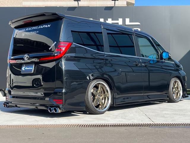 ノア Ｓ－Ｚ　ＫＵＨＬフルコンプリート／ＡＩＲＦＯＲＣＥエアサス／ヴェルズＤＤＲ１９インチＡＷ／ＫＵＨＬ４本出しマフラー／リアアクスル加工／ＬＥＤヘッドライト／モデリスタフロントグリルＬＥＤ付／フリップダウン（7枚目）