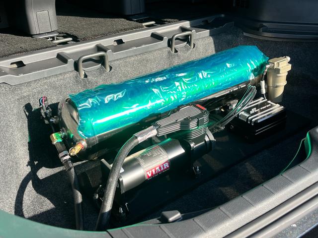 ノア Ｓ－Ｚ　ＫＵＨＬフルコンプリート／ＡＩＲＦＯＲＣＥエアサス／ヴェルズＤＤＲ１９インチＡＷ／ＫＵＨＬ４本出しマフラー／リアアクスル加工／ＬＥＤヘッドライト／モデリスタフロントグリルＬＥＤ付／フリップダウン（17枚目）