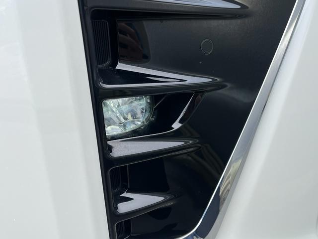 ヴォクシー ＺＳ　煌ＩＩＩ　アルパイン１１型ナビ／アルパイン１０．１型フリップダウン／ＶＥＲＺ　ＫＣＶ０４　１９インチＡＷ／ブリッツ車高調／ドラレコ／クルコン／両側パワスラ／半革シート／コーナーセンサー／ＬＥＤヘッドライト（8枚目）