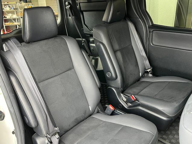 ヴォクシー ＺＳ　煌ＩＩＩ　アルパイン１１型ナビ／アルパイン１０．１型フリップダウン／ＶＥＲＺ　ＫＣＶ０４　１９インチＡＷ／ブリッツ車高調／ドラレコ／クルコン／両側パワスラ／半革シート／コーナーセンサー／ＬＥＤヘッドライト（23枚目）