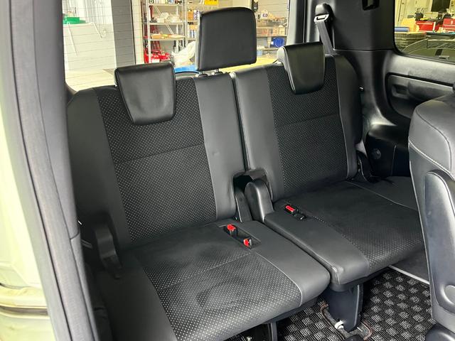 ヴォクシー ＺＳ　煌ＩＩＩ　アルパイン１１型ナビ／アルパイン１０．１型フリップダウン／ＶＥＲＺ　ＫＣＶ０４　１９インチＡＷ／ブリッツ車高調／ドラレコ／クルコン／両側パワスラ／半革シート／コーナーセンサー／ＬＥＤヘッドライト（24枚目）