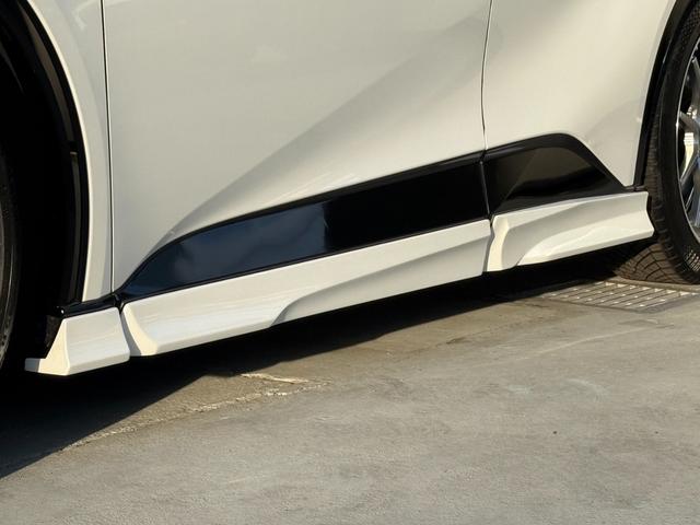 �T�C�h���t�����g���l�ɐE�l�ɂ����ƂɂĐ��삳��Ă���܂��B�܂��A����ɂɂ͂����ꂽ�悤�ȃf�U�C��������Ă���A�{�f�B�̃L�����N�^�[���C���ƍ��킹���f�U�C���ɂȂ��Ă��܂��B