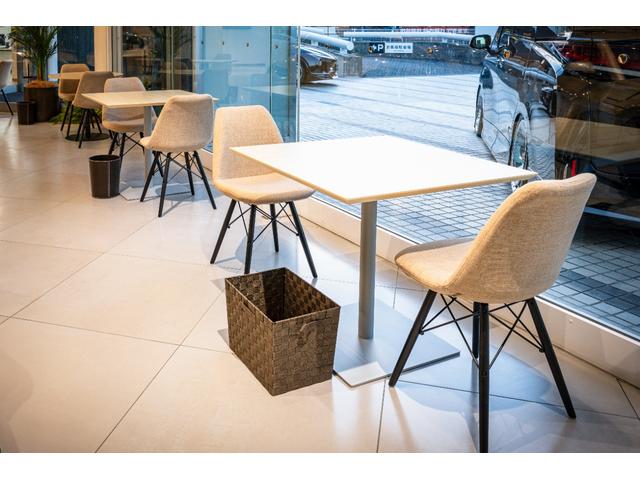 �e�[�u���Ȃ͑S�X�Ȃ����p�ӂ��Ă���܂��B�c�ƃX�^�b�t�ƑΖʂł̏��k��A�V�тɂ����X���������ۂ���������肨���났�������ԂÂ�������Ă���܂��B