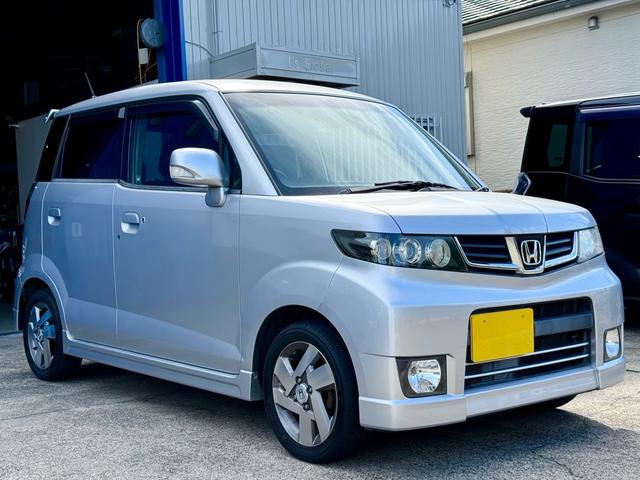 ゼストスパーク Ｗ　車検２年付き　禁煙車　カーナビ　フルセグＴＶ　ＤＶＤ　ＣＤ　スマートキー　プロジェクターＨＩＤヘッド　フォグランプ　ウインカーミラー　メッキグリル　リアウィング（4枚目）