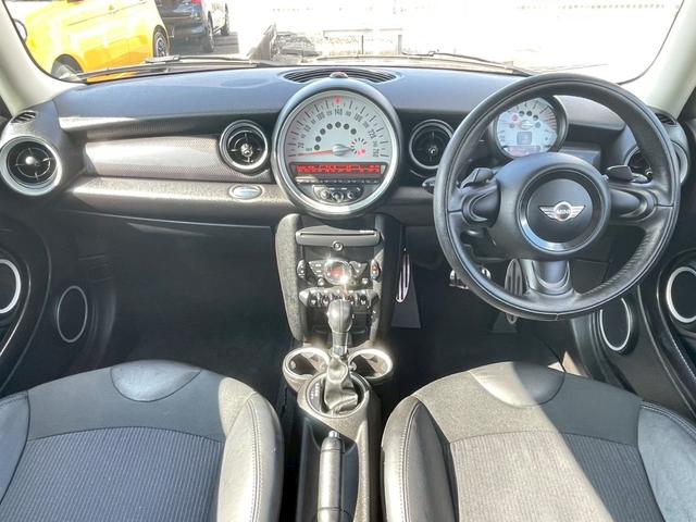 ＭＩＮＩ クーパーＳ　クラブマン　ＣＤ再生　ＥＴＣ　ＨＩＤヘッドライト　フロントフォグランプ　キーレス　ハーフレザーシート　純正１７インチアルミホイール（3枚目）