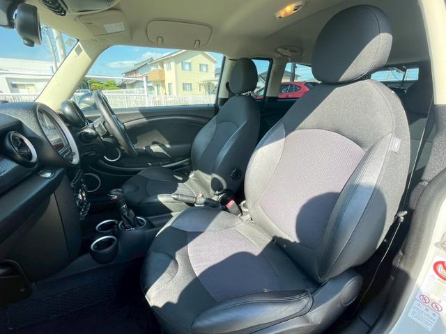 ＭＩＮＩ クーパーＳ　クラブマン　ＣＤ再生　ＥＴＣ　ＨＩＤヘッドライト　フロントフォグランプ　キーレス　ハーフレザーシート　純正１７インチアルミホイール（8枚目）