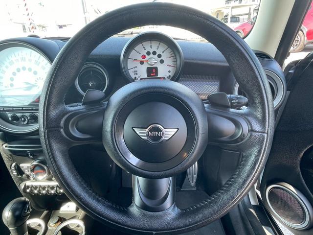 ＭＩＮＩ クーパーＳ　クラブマン　ＣＤ再生　ＥＴＣ　ＨＩＤヘッドライト　フロントフォグランプ　キーレス　ハーフレザーシート　純正１７インチアルミホイール（20枚目）
