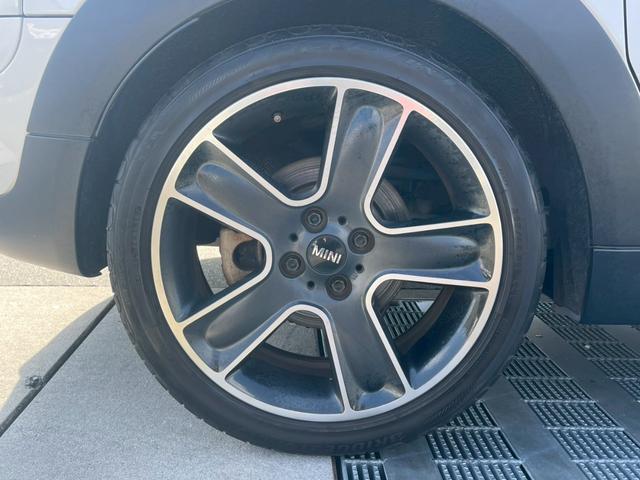 ＭＩＮＩ クーパーＳ　クラブマン　ＣＤ再生　ＥＴＣ　ＨＩＤヘッドライト　フロントフォグランプ　キーレス　ハーフレザーシート　純正１７インチアルミホイール（30枚目）