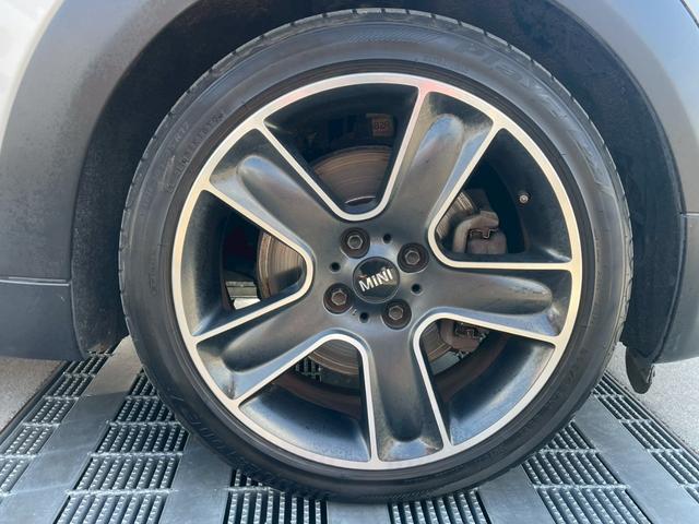 ＭＩＮＩ クーパーＳ　クラブマン　ＣＤ再生　ＥＴＣ　ＨＩＤヘッドライト　フロントフォグランプ　キーレス　ハーフレザーシート　純正１７インチアルミホイール（31枚目）