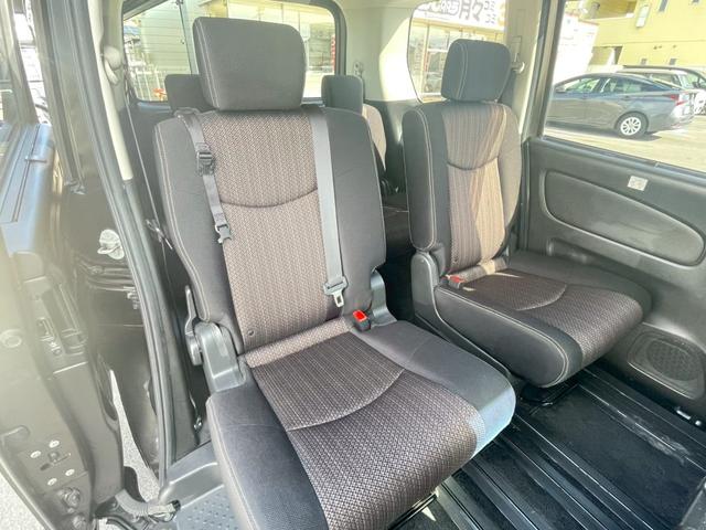 セレナ ハイウェイスター　Ｖセレクション＋セーフティ　ＳＨＶ　純正９インチナビ　フルセグＴＶ　Ｂｌｕｅｔｏｏｔｈ　フリップダウンモニター　ＥＴＣ　バックモニター　ＨＩＤヘッドライト　エマージェンシーブレーキ　車線逸脱防止警報　クルーズコントロール（12枚目）