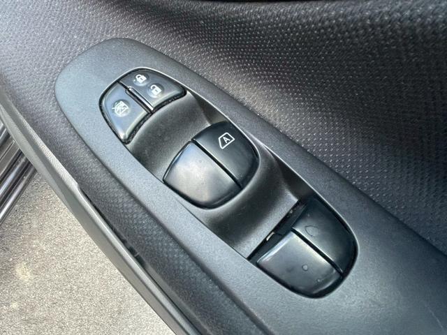 セレナ ハイウェイスター　Ｖセレクション＋セーフティ　ＳＨＶ　純正９インチナビ　フルセグＴＶ　Ｂｌｕｅｔｏｏｔｈ　フリップダウンモニター　ＥＴＣ　バックモニター　ＨＩＤヘッドライト　エマージェンシーブレーキ　車線逸脱防止警報　クルーズコントロール（40枚目）