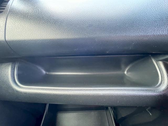 セレナ ハイウェイスター　Ｖセレクション＋セーフティ　ＳＨＶ　純正９インチナビ　フルセグＴＶ　Ｂｌｕｅｔｏｏｔｈ　フリップダウンモニター　ＥＴＣ　バックモニター　ＨＩＤヘッドライト　エマージェンシーブレーキ　車線逸脱防止警報　クルーズコントロール（43枚目）