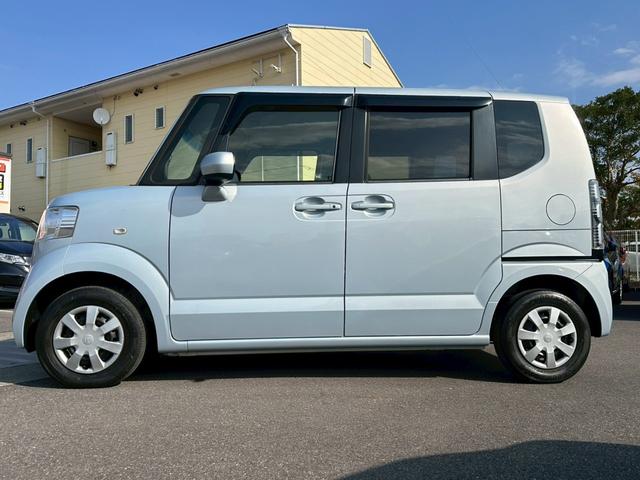 Ｎ－ＢＯＸ Ｇ・Ｌパッケージ　純正ナビ　ワンセグＴＶ　ＣＤ　ＤＶＤ　バックカメラ　ＥＴＣ　ベンチシート　片側電動スライドドア　アイドリングストップ　プッシュスタート（4枚目）