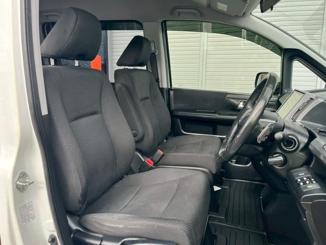 ステップワゴンスパーダ パワーエディション　純正９インチナビ　バックカメラ　フルセグＴＶ　ＣＤ　ＤＶＤ　ＨＩＤヘッドライト　オートライト　両側電動スライドドア　純正１６インチアルミ　ＥＴＣ　アイドリングストップ（6枚目）